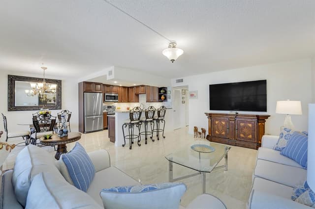 210 Wellington E, West Palm Beach FL 33417 - West Palm Beach, FL - Photo 7