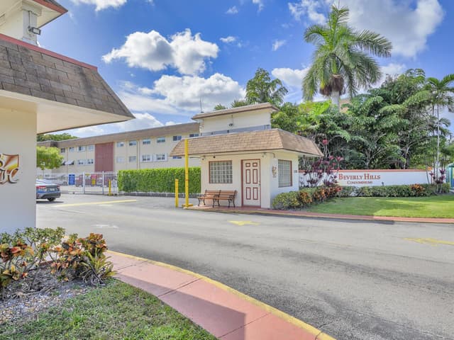 5300 Washington Street # E208, Hollywood FL 33021 - Hollywood, FL - Photo 2