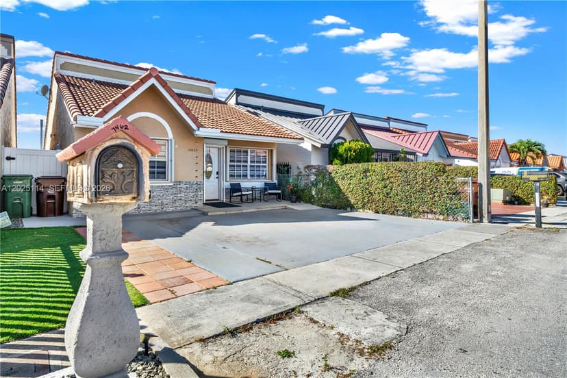 7462 W 29th Way, Hialeah FL 33018