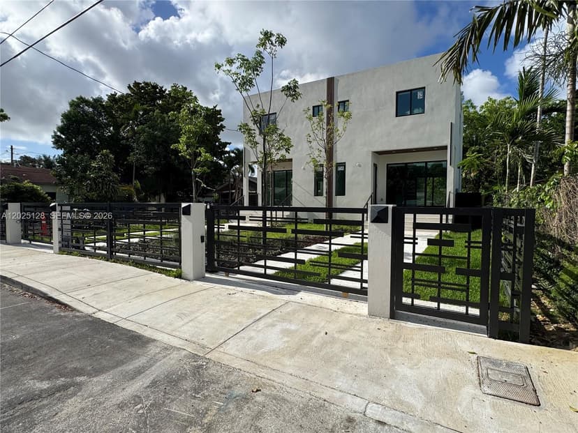 1924 NW 27th St, Miami FL 33142