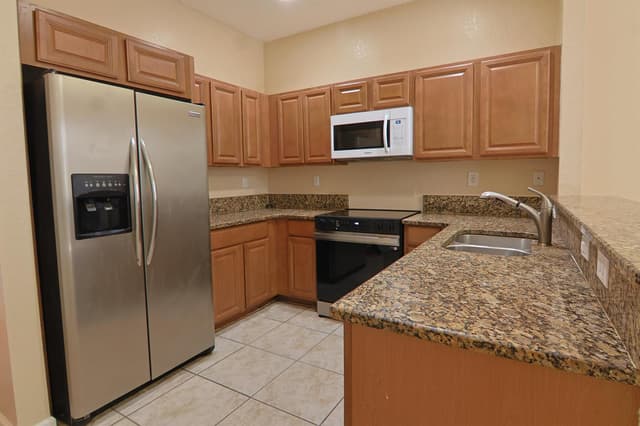 21211 NW 14th Place # 27, Miami Gardens FL 33169 - Miami Gardens, FL - Photo 3