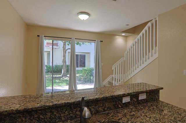 21211 NW 14th Place # 27, Miami Gardens FL 33169 - Miami Gardens, FL - Photo 4