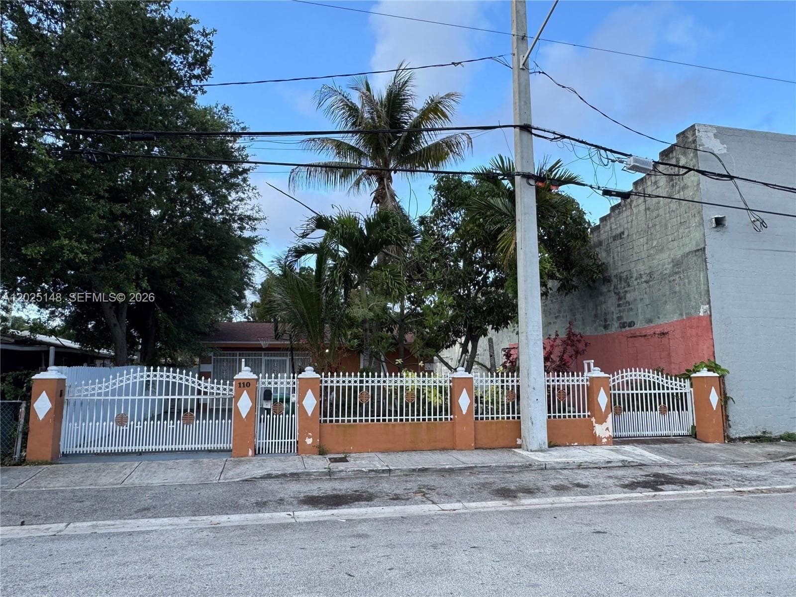 110 NW 52nd St, Miami FL 33127