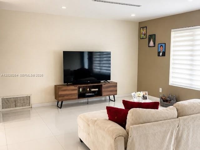 8490 NW 17th Ct, Pembroke Pines FL 33024 - Pembroke Pines, FL - Photo 4