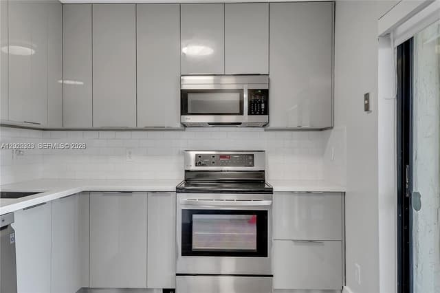 10719 NW 10th St, Pembroke Pines FL 33026 - Pembroke Pines, FL - Photo 2