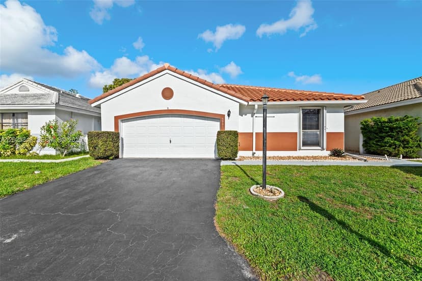 5901 Chester Ln, Davie FL 33331