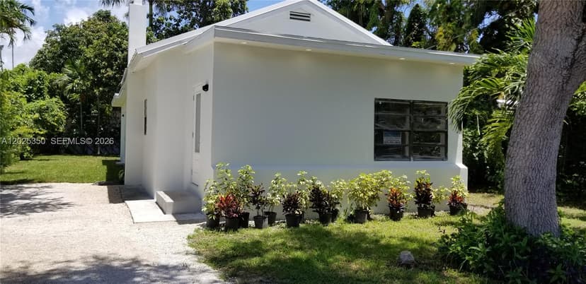 2465 NE 184th St, North Miami Beach FL 33160