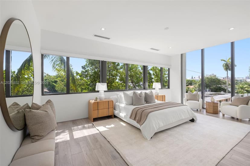 1525 Bay Rd, Miami Beach FL 33139