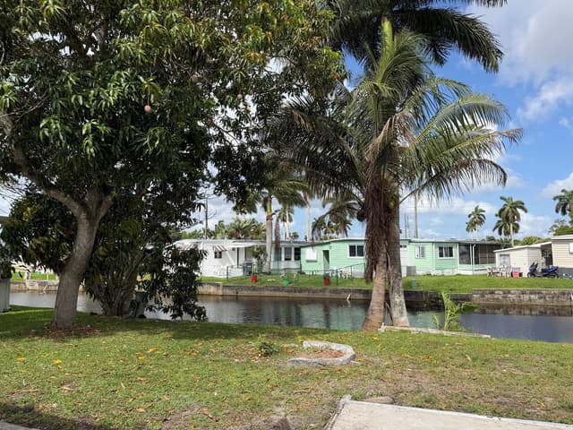 2041 SW 84th Avenue, Davie FL 33324 - Davie, FL - Photo 2