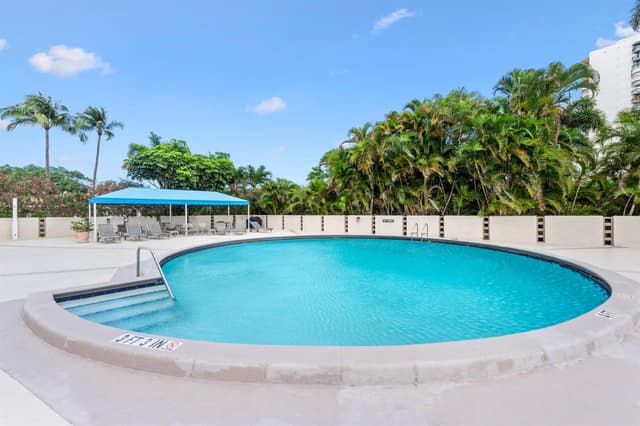 2400 Presidential Way # 1006, West Palm Beach FL 33401 - West Palm Beach, FL - Photo 2