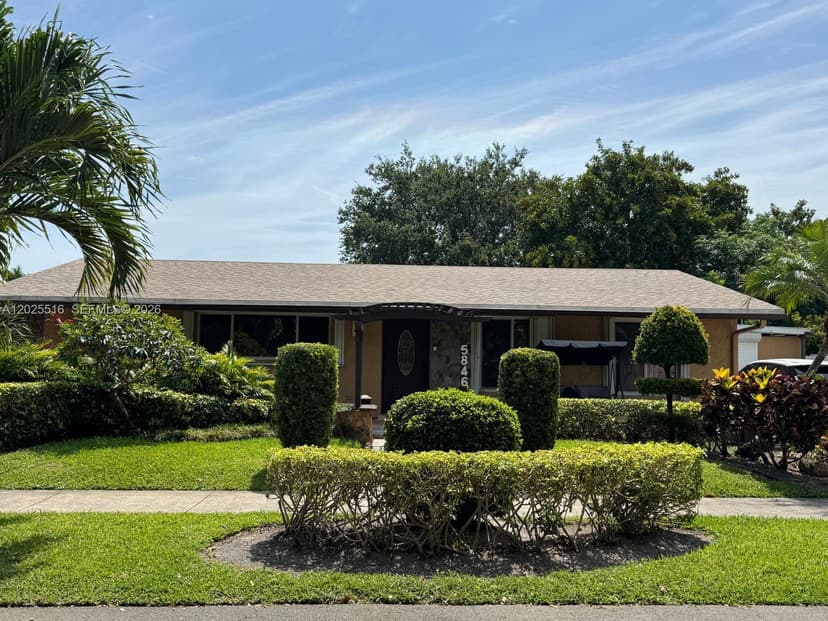 5844-5846 Pierce St, Hollywood FL 33021