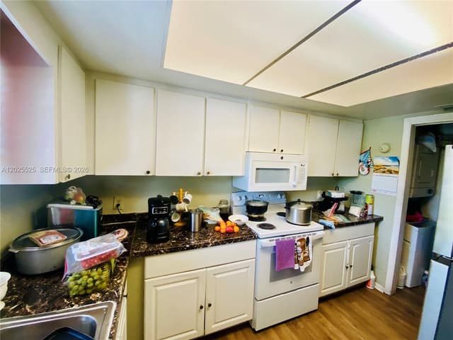 1702 S Dixie Hwy # 15, Lake Worth FL 33460 - Lake Worth, FL - Photo 3