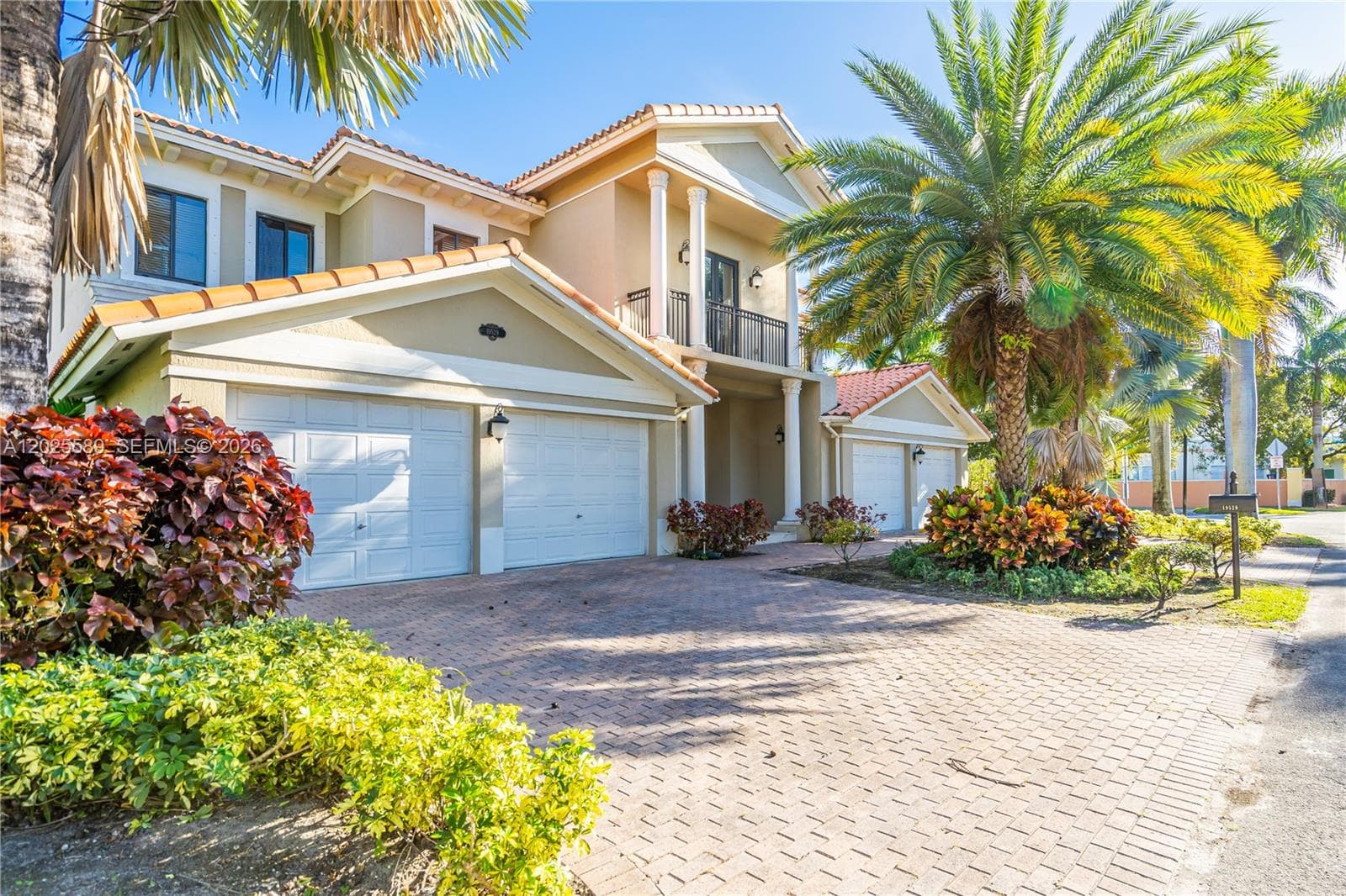 19529 SW 80th Ct, Cutler Bay FL 33157