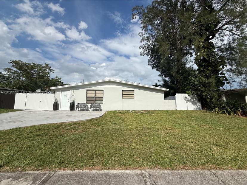 3900 SW 60th Ave, Davie FL 33314