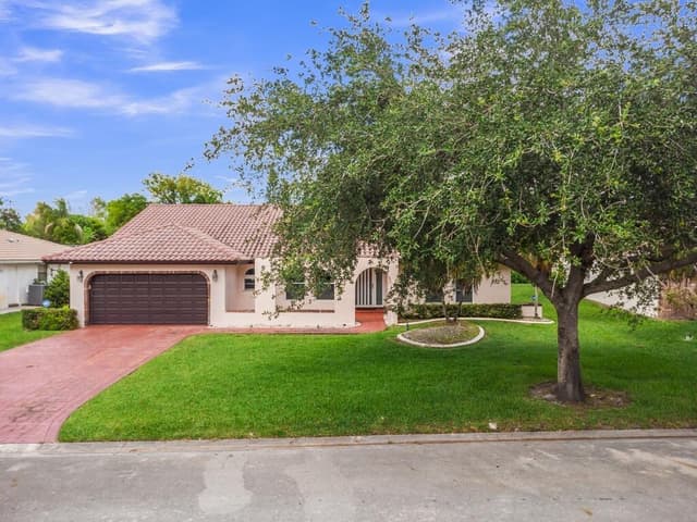 895 NW 110th Lane, Coral Springs FL 33071 - Coral Springs, FL - Photo 2