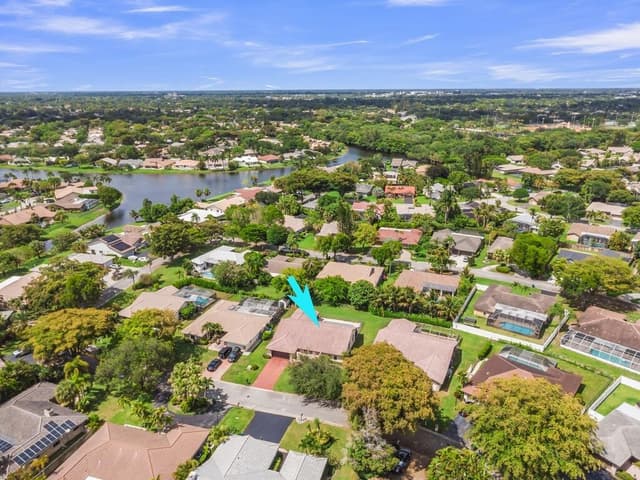 895 NW 110th Lane, Coral Springs FL 33071 - Coral Springs, FL - Photo 3