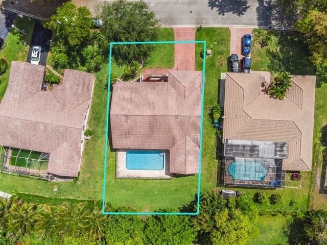 895 NW 110th Lane, Coral Springs FL 33071 - Coral Springs, FL - Photo 4