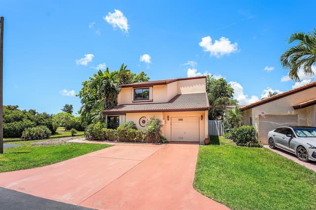 2810 Sand Pines Court, Lake Worth FL 33462 - Lake Worth, FL - Photo 2