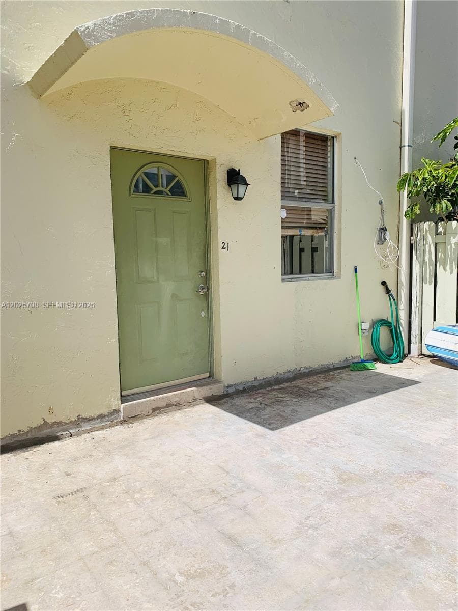 1651 NE 115th St # 21C, Miami FL 33181