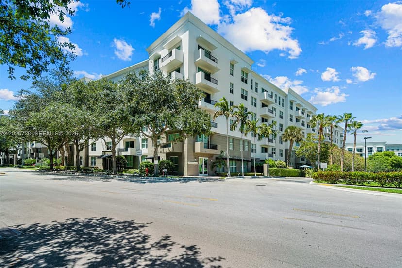 2421 NE 65th St # 408, Fort Lauderdale FL 33308