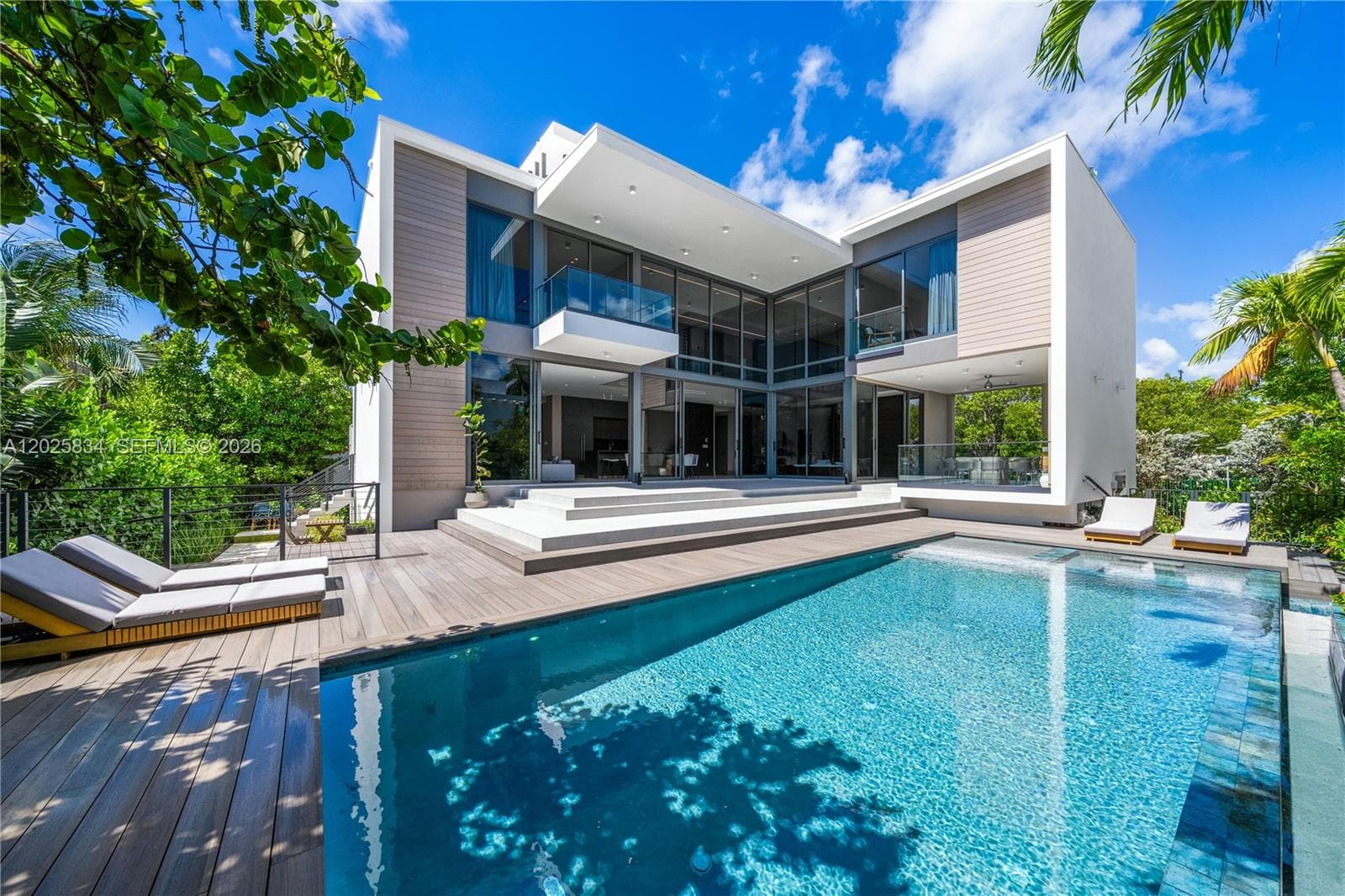 571 Glenridge Rd, Key Biscayne FL 33149 - Key Biscayne, FL - Photo 1