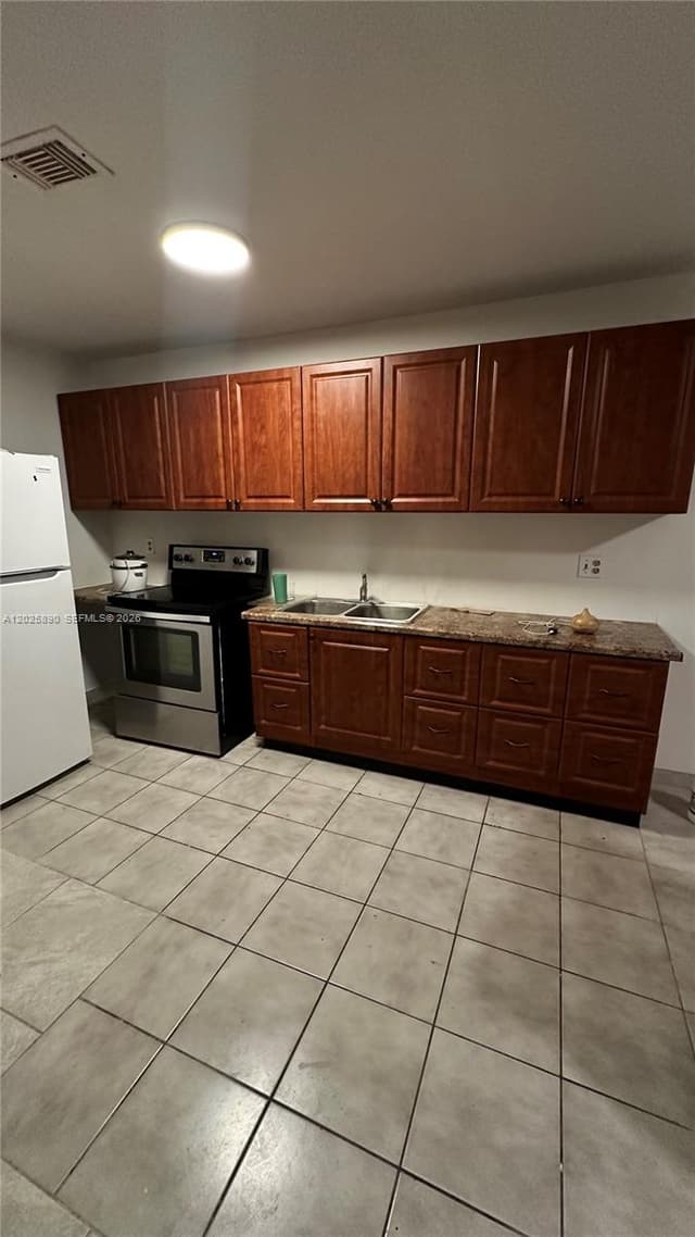 4198 W 10th Ave, Hialeah FL 33012 - Hialeah, FL - Photo 3