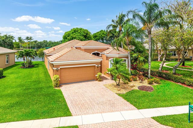 8240 Parini Way, Lake Worth FL 33467 - Lake Worth, FL - Photo 2