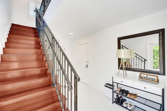 1112 NE 17th Way, Fort Lauderdale FL 33304 - Fort Lauderdale, FL - Photo 2