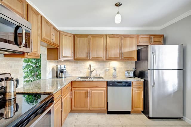154 Lake Meryl Drive Unit 255, West Palm Beach FL 33411 - West Palm Beach, FL - Photo 4