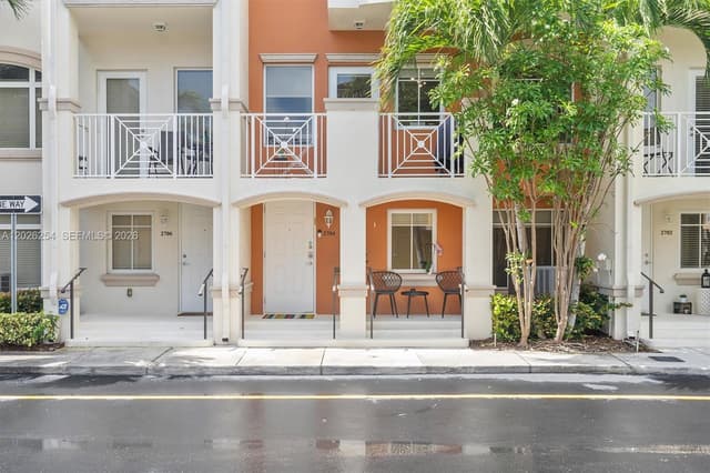 2704 NE 184th Ter, Aventura FL 33160 - Aventura, FL - Photo 3