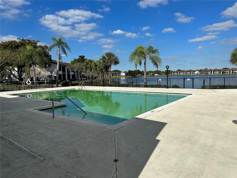 215 Lake Pointe Dr # 204, Oakland Park FL 33309