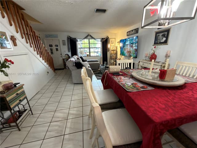 10428 NW 3rd St, Pembroke Pines FL 33026 - Pembroke Pines, FL - Photo 2