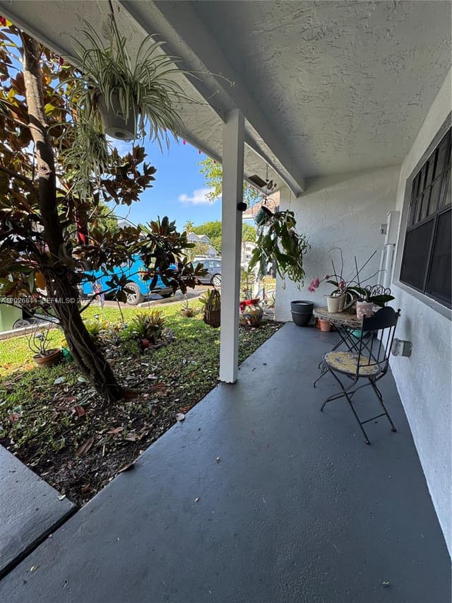 10428 NW 3rd St, Pembroke Pines FL 33026 - Pembroke Pines, FL - Photo 4
