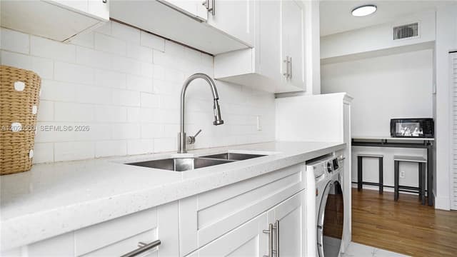 815 W 39, Miami Beach FL 33140 - Miami Beach, FL - Photo 4