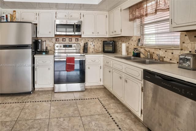 180 NE 12th Ave # 18C, Hallandale Beach FL 33009 - Hallandale Beach, FL - Photo 4
