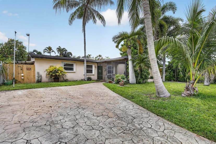 7140 Meade Street, Hollywood FL 33024