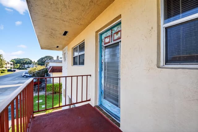 201 Oxford 600, West Palm Beach FL 33417 - West Palm Beach, FL - Photo 2
