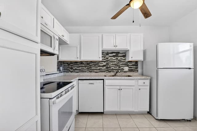 201 Oxford 600, West Palm Beach FL 33417 - West Palm Beach, FL - Photo 3