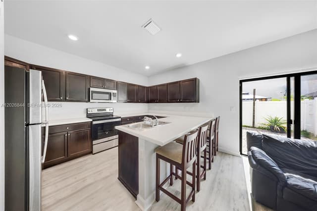 9381 W 33rd Ln, Hialeah FL 33018 - Hialeah, FL - Photo 7