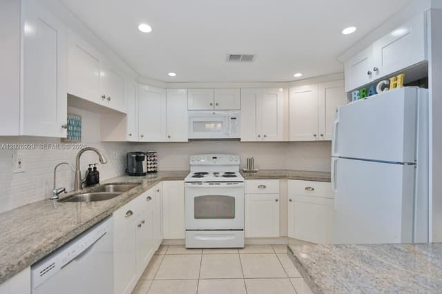 3725 S Ocean Dr # 1216, Hollywood FL 33019 - Hollywood, FL - Photo 2