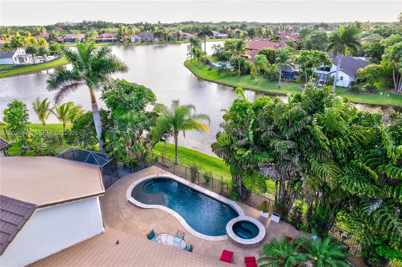 1087 Deerwood Ln, Weston FL 33326