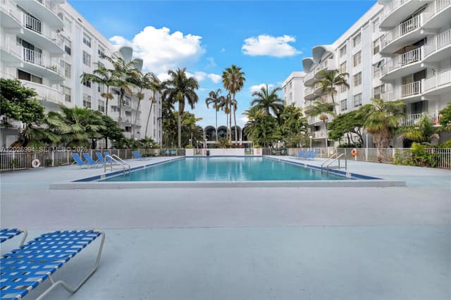 496 NW 165th St Rd # 616, Miami FL 33169 - Miami, FL - Photo 5