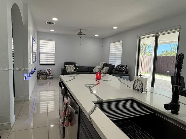 10060 NW 86th Ter, Doral FL 33178 - Doral, FL - Photo 7