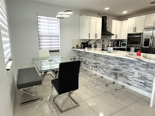 10060 NW 86th Ter, Doral FL 33178 - Doral, FL - Photo 5