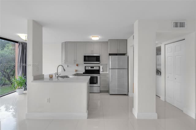 9440 W Flagler St # 208, Miami FL 33174 - Miami, FL - Photo 5