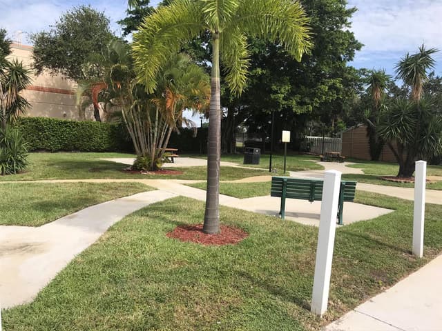 1534 Royal Forest Court, West Palm Beach FL 33406 - West Palm Beach, FL - Photo 2