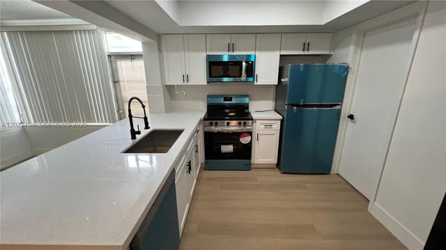 4177 NW 52nd Ave, Lauderdale Lakes FL 33319 - Lauderdale Lakes, FL - Photo 5