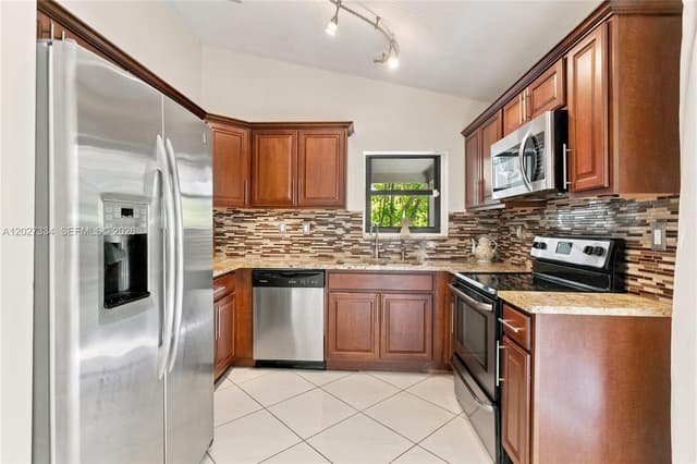 14641 Kirsten Ct, Davie FL 33325 - Davie, FL - Photo 5