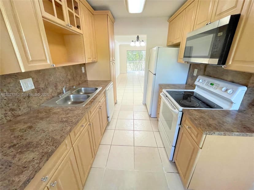 8450 Lagos De Campo Blvd # 206, Tamarac FL 33321
