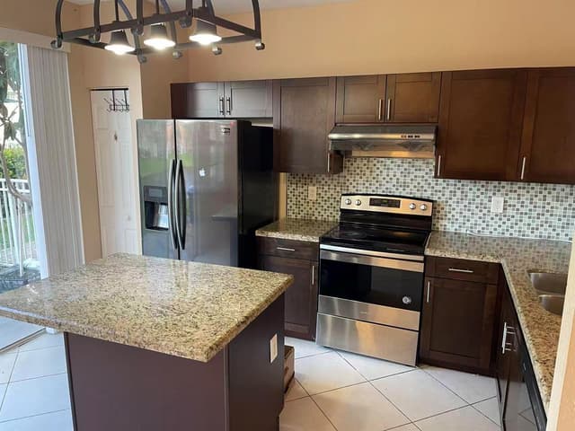 4061 NW 91st Terrace, Sunrise FL 33351 - Sunrise, FL - Photo 4